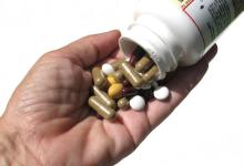 pills.bottle.hand__0.jpg