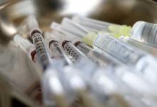 syringe,needle,vaccine