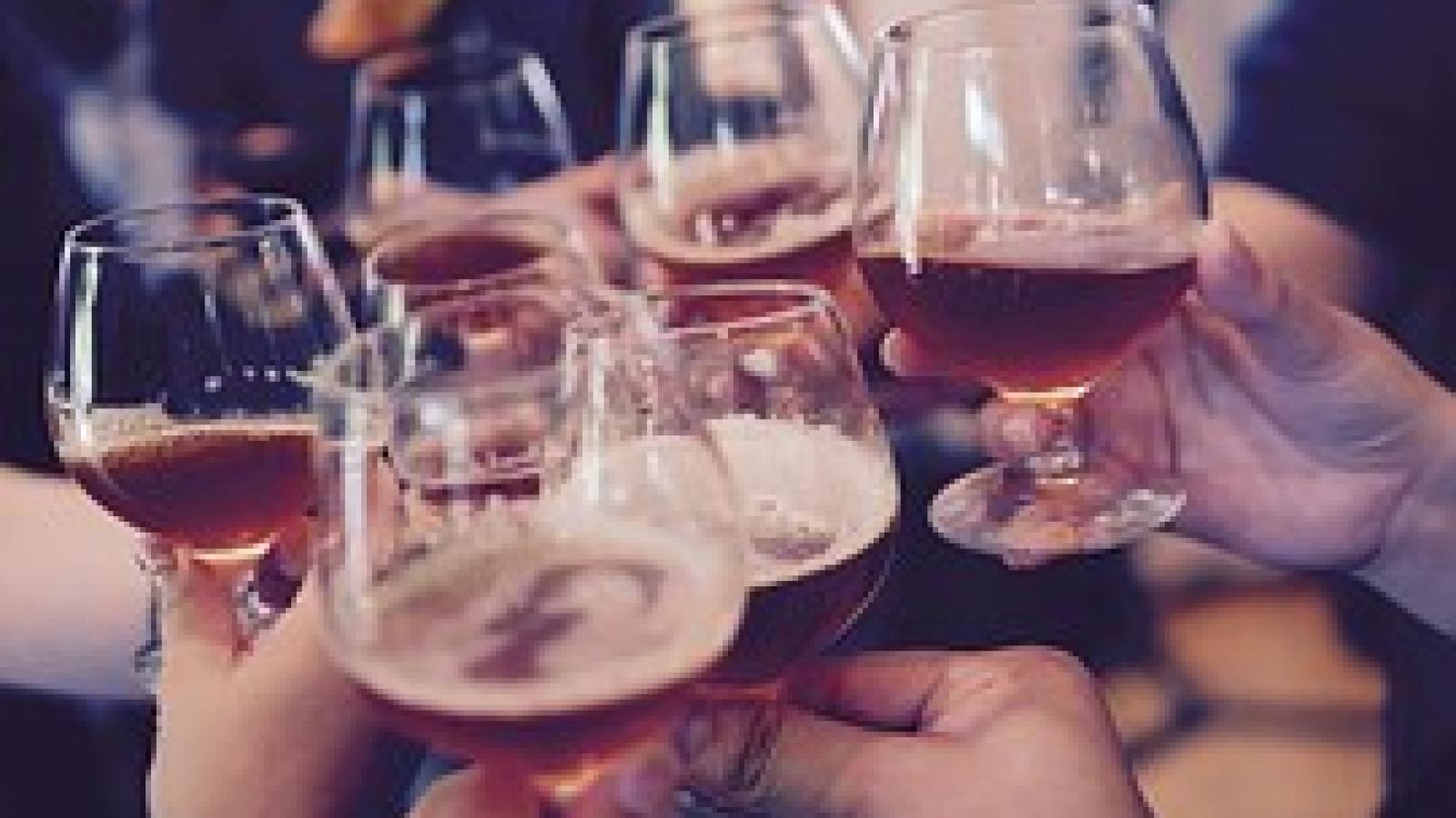 alcohol%20glasses-919071__180.jpg (keep)