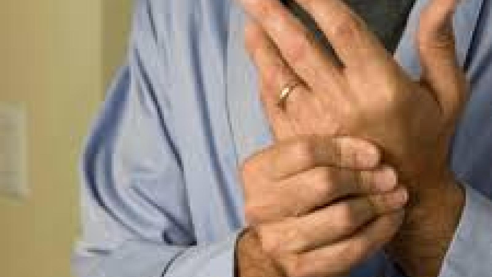 hands.stiff2_.jpg