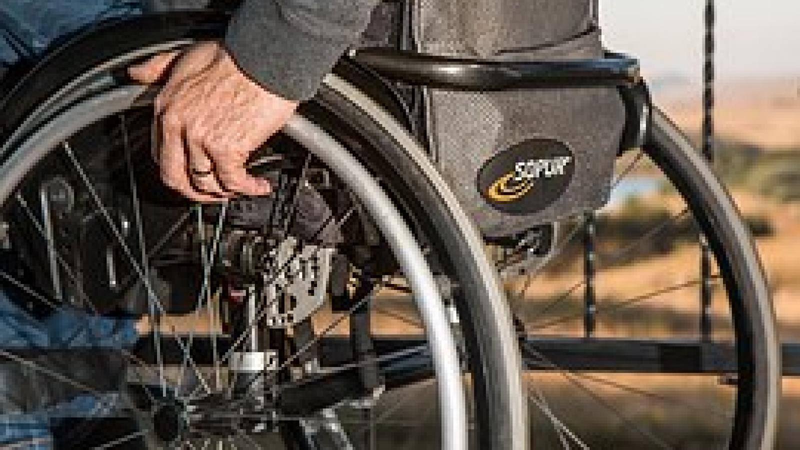wheelchair-749985__180.jpg