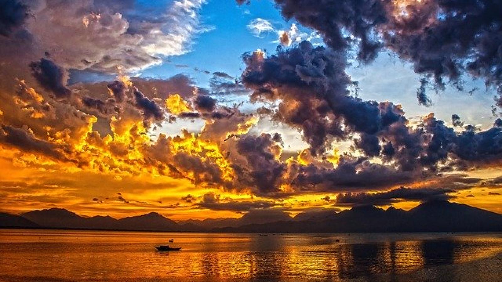 boat sunrise