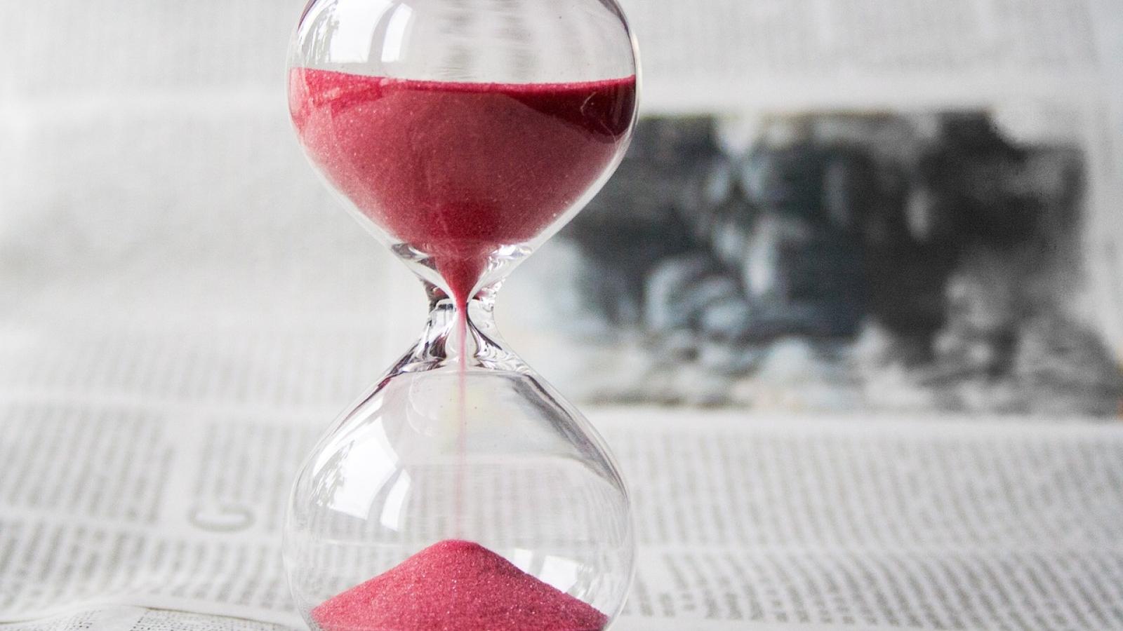 hourglass with red sand