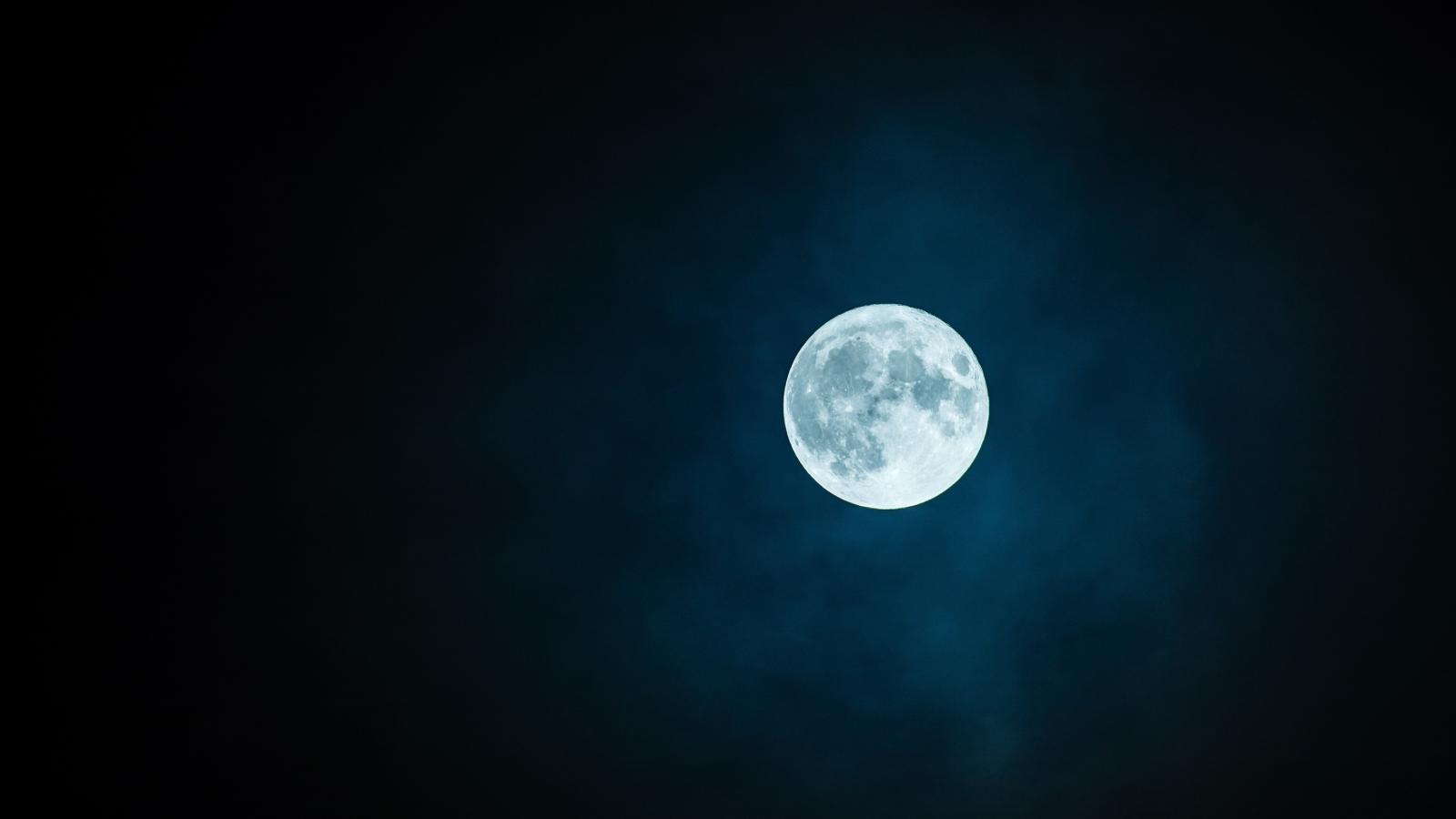moon in the dark sky